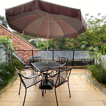 La Nostalgie Boutique Guest House Bandung Exterior foto