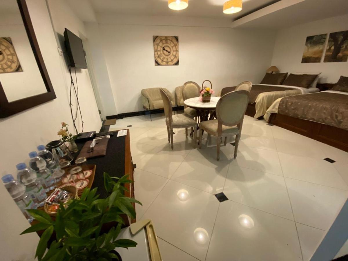 La Nostalgie Boutique Guest House Bandung Exterior foto