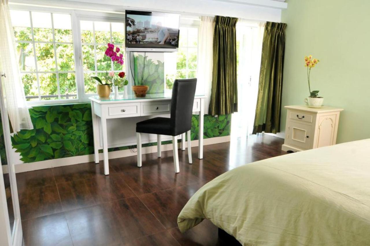 La Nostalgie Boutique Guest House Bandung Exterior foto