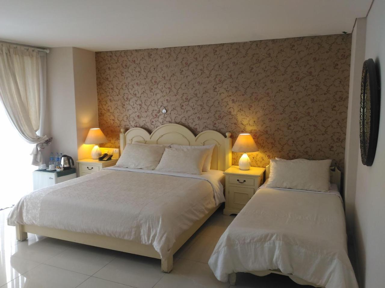 La Nostalgie Boutique Guest House Bandung Exterior foto